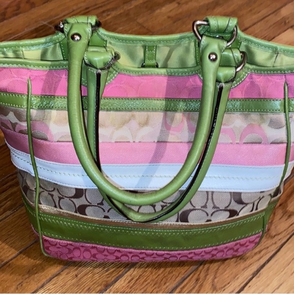 Beautiful Spring COACH Bag - Picture 3 of 7